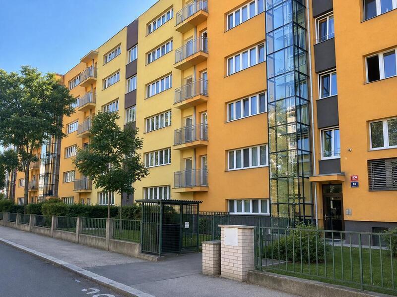 Byt 2 +kk s balkonem, Praha 7 Holešovice