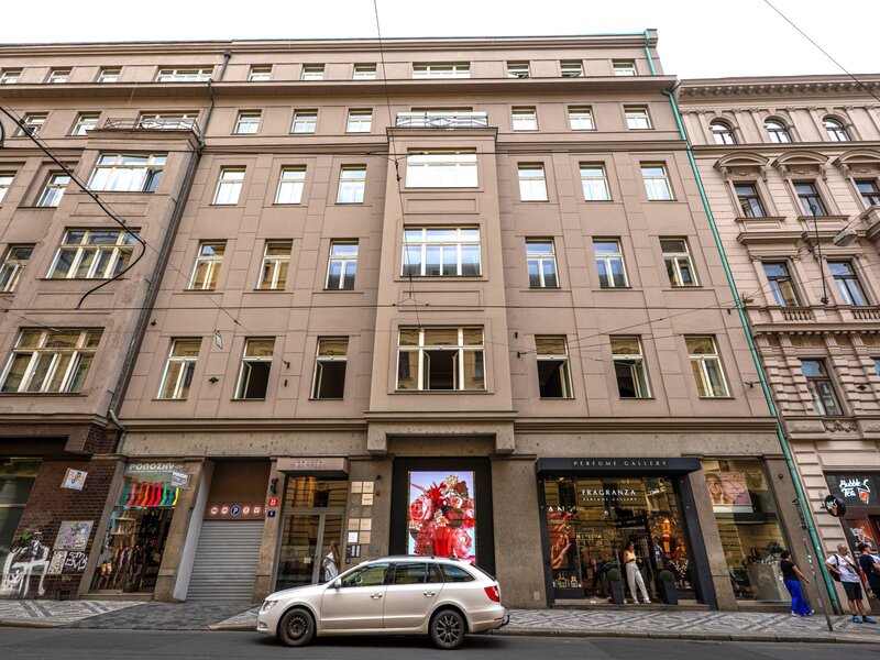 Prodej  bytu 2+kk,  Garáž k bytu – v Top centru města , Praha 1