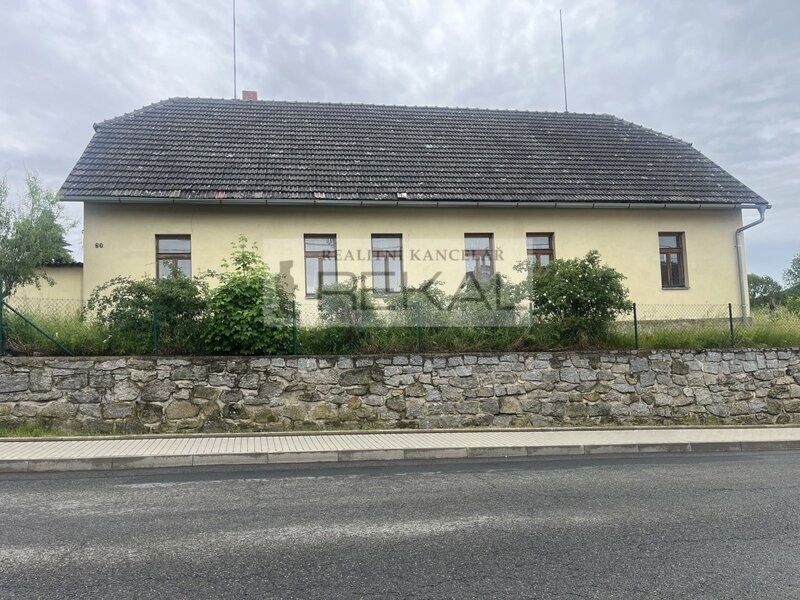 Původní historický dům a výstavba druhého samostatného domu na pozemku